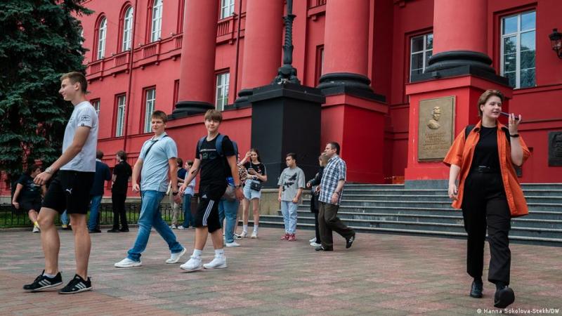 Вища освіта в Україні: чому її вартість зростає?