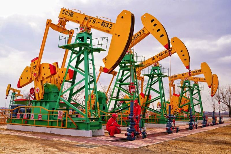 Барель нафти містить в собі певну кількість літрів нафти та бензину.