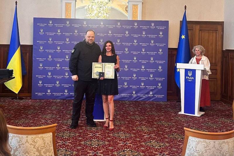Дослідниця з Вінниці отримала почесну Премію Верховної Ради України - 20 хвилин.