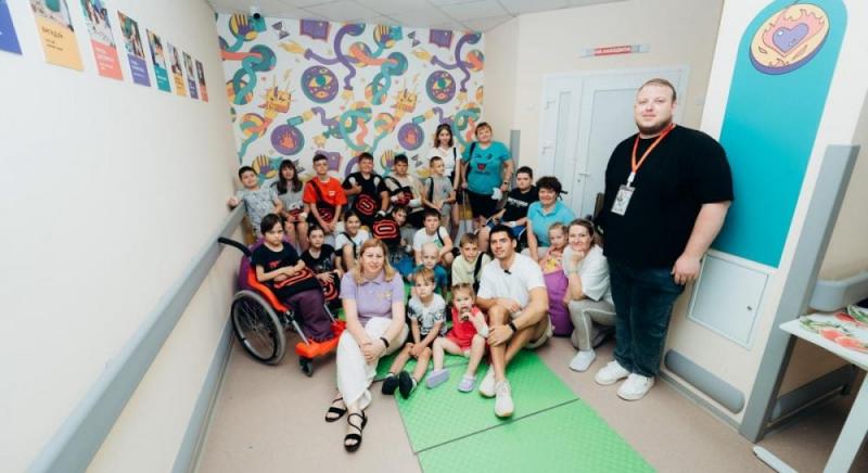 Відшукати власну суперсилу, незважаючи на всі труднощі: Добринін відвідав пацієнтів 