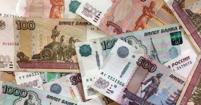 Сховують кошти під матрацами: росіяни активно виводять свої заощадження з банківських установ.