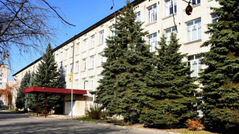 У львівському навчальному закладі призупинили функціонування харчоблока через звернення батьків. Яким чином забезпечать харчування учнів далі?