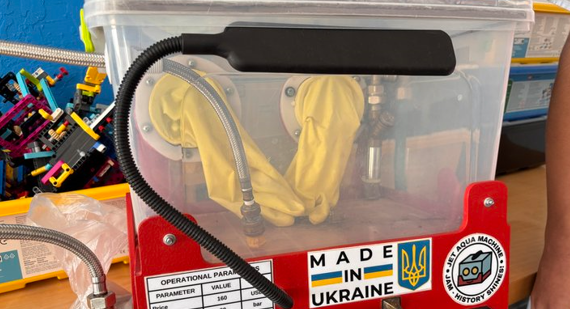 Учні з Волині створили робота для очищення археологічних артефактів.