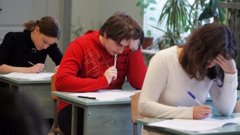 Без НМТ до завершення конфлікту: для випускників пропонують відновити вступні іспити.