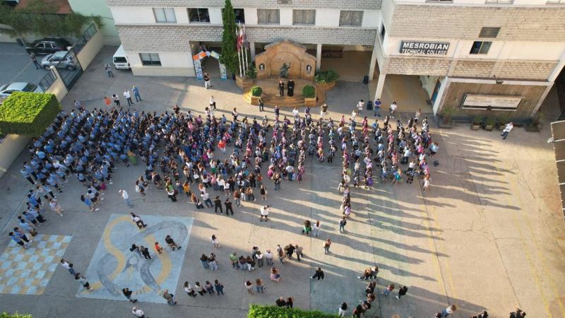 Папа Франциск виділив фінансові ресурси для допомоги учням і студентам, які навчаються в Лівані, Сирії та Іраку.