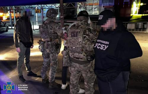 Служба безпеки України затримала в Рівному агента Російської Федерації, який за вказівкою противника намагався здійснити вибух автобуса, в якому перебували військовослужбовці Збройних сил України.