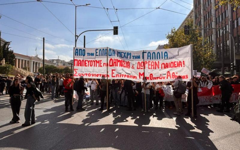 В Греції тисячі учнів та студентів влаштували акції протесту на фоні подій, що відбуваються у Франції.