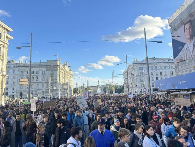 Тисячі студентів в Австрії вийшли на протести, вимагаючи покращення фінансування для своїх університетів.